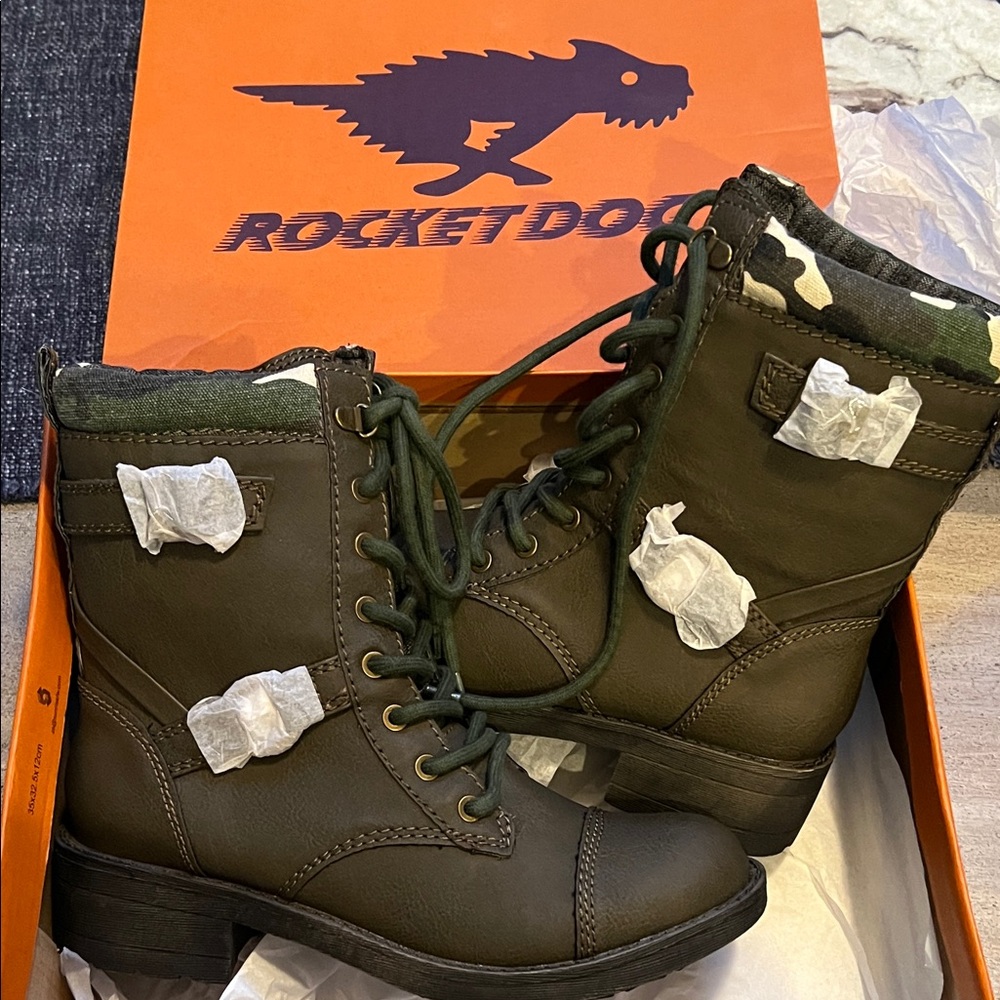 NWT Rocket Dog Green Lace Up Boots